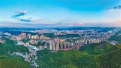  金钥匙开启山乡路，远近快慢辩证看；毕节一线新观察。 文化旅游