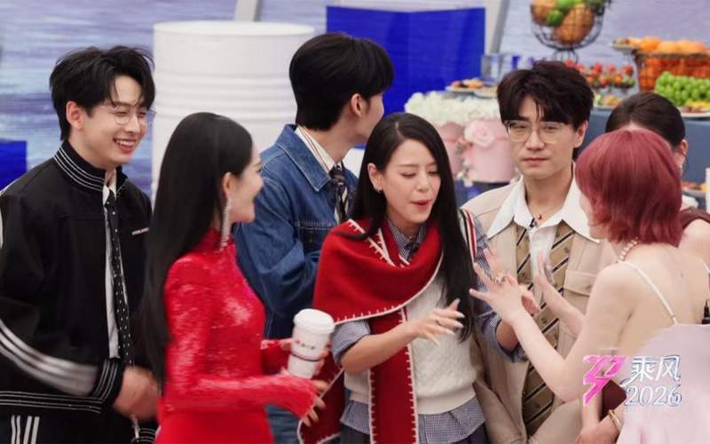  【深度拆解】直播综艺的极限挑战：为什么67人同台会让节奏失控？ 娱乐新闻